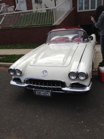 1960 White Chevrolet Corvette Convertible
