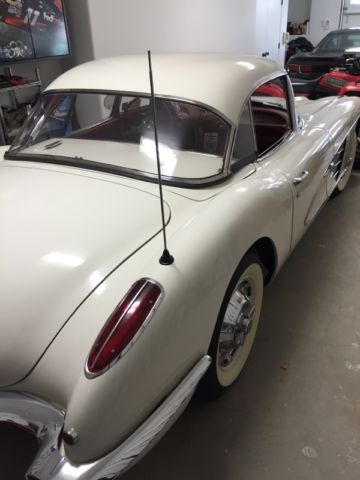 1960 White Chevrolet Corvette Convertible