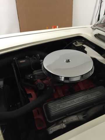 1960 White Chevrolet Corvette Convertible