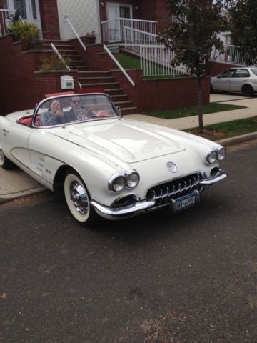 1960 White Chevrolet Corvette Convertible