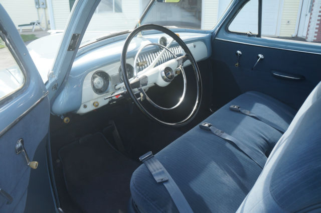 1952 White/Blue Chevrolet Deluxe Coupe
