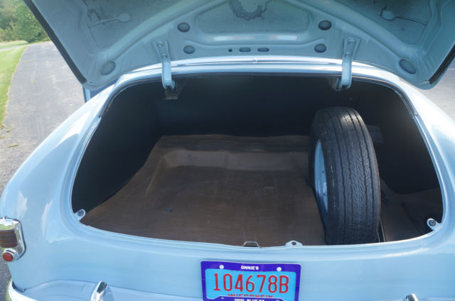 1952 White/Blue Chevrolet Deluxe Coupe