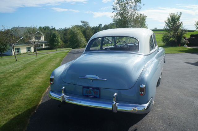 1952 White/Blue Chevrolet Deluxe Coupe