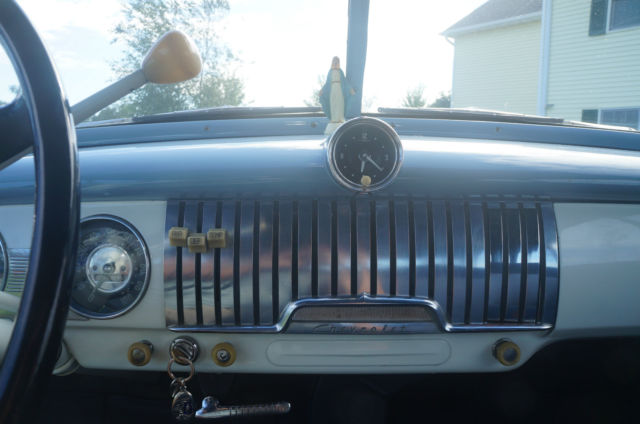 1952 White/Blue Chevrolet Deluxe Coupe