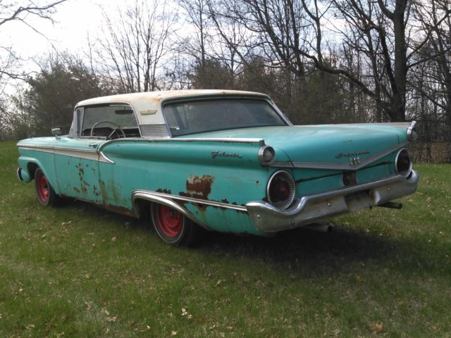 1959 green/White Ford Galaxie hardtop