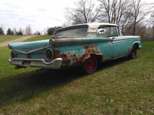 1959 green/White Ford Galaxie hardtop