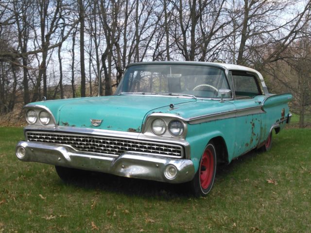 1959 green/White Ford Galaxie hardtop