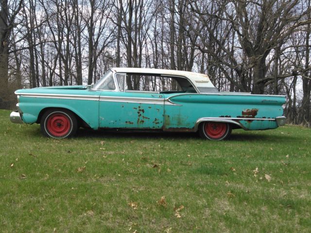 1959 green/White Ford Galaxie hardtop
