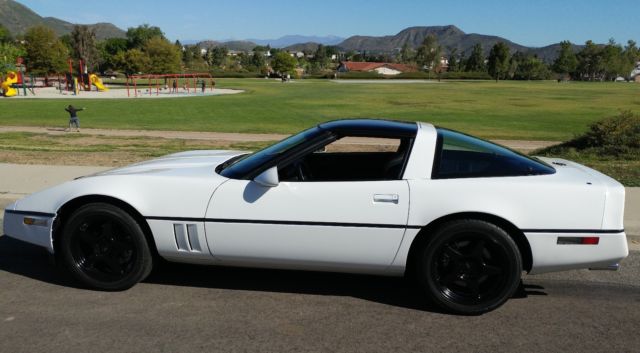 1989 White Chevrolet Corvette Coupe