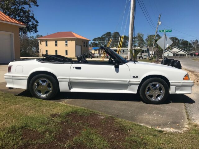 1990 White Ford Mustang Convertible