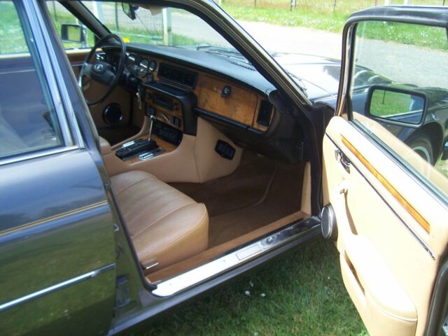 1987 Taupe silver grayish Jaguar XJ6
