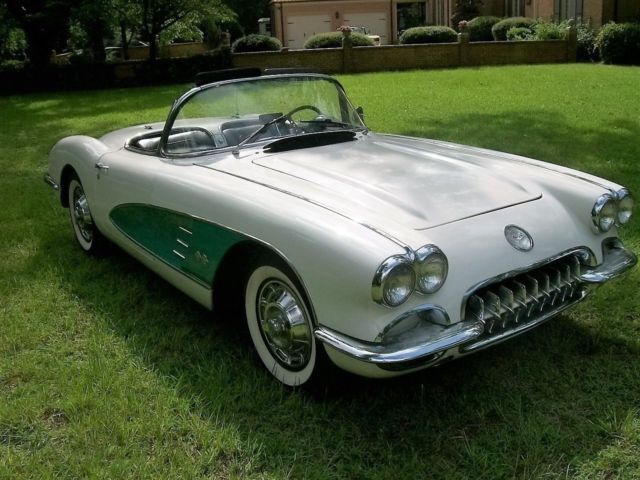 1959 White Chevrolet Corvette Convertible