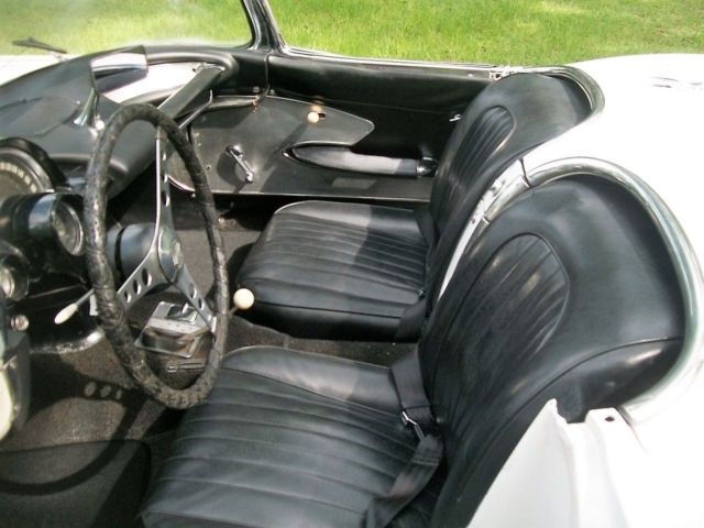 1959 White Chevrolet Corvette Convertible