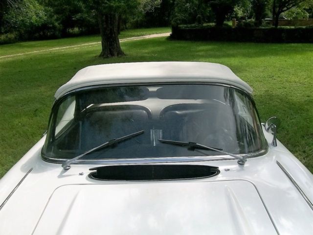 1959 White Chevrolet Corvette Convertible