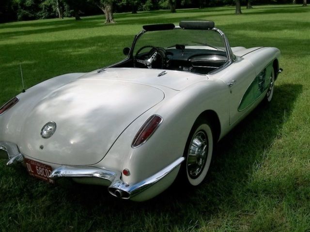 1959 White Chevrolet Corvette Convertible
