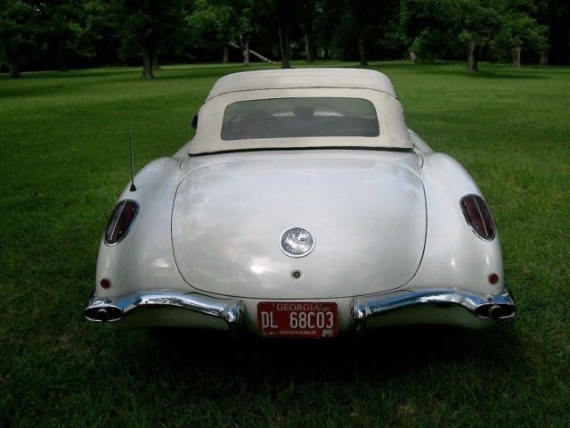 1959 White Chevrolet Corvette Convertible