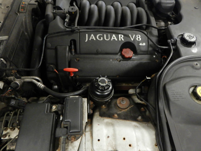 1988 Silver Jaguar XJ8 Sedan