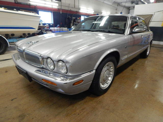 1988 Silver Jaguar XJ8 Sedan