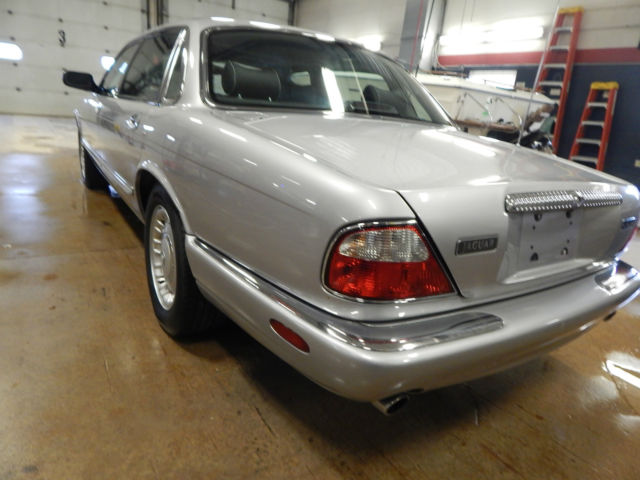 1988 Silver Jaguar XJ8 Sedan