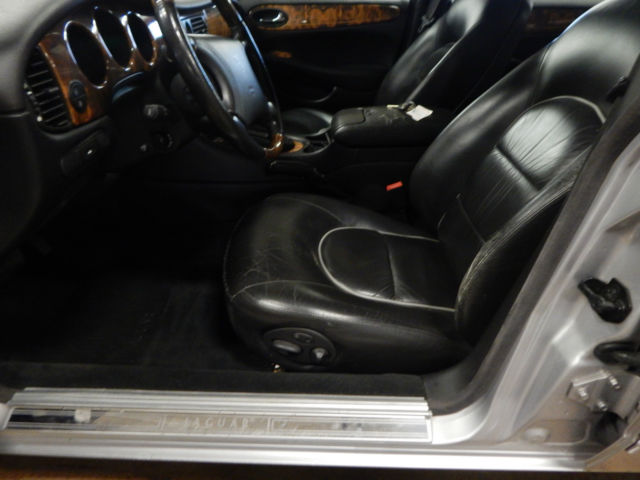 1988 Silver Jaguar XJ8 Sedan