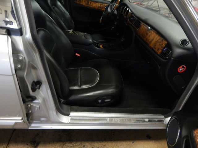 1988 Silver Jaguar XJ8 Sedan