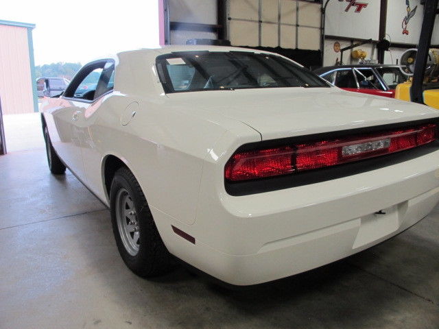 1970 White Dodge Challenger