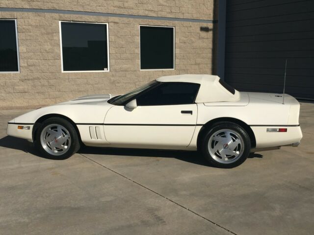 1988 White Chevrolet Corvette Convertible