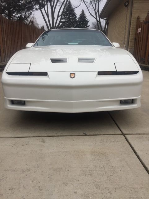 1989 White Pontiac Trans Am Coupe