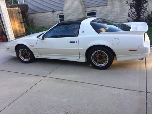 1989 White Pontiac Trans Am Coupe
