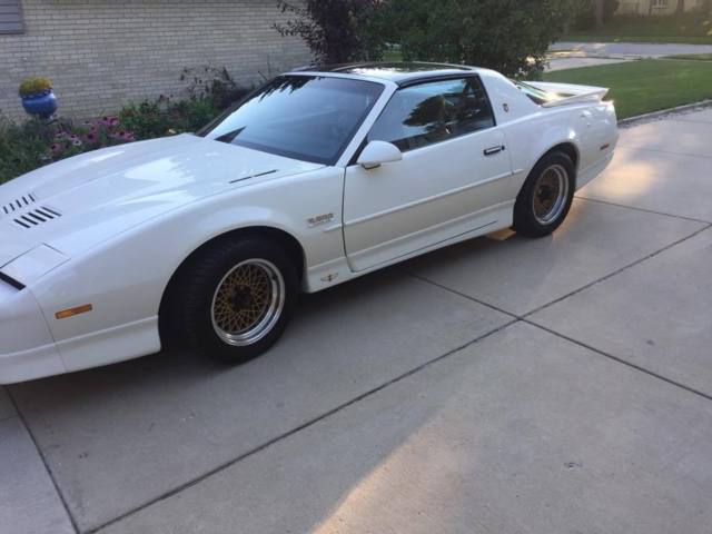 1989 White Pontiac Trans Am Coupe