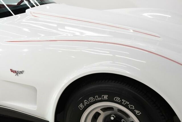 1979 White Chevrolet Corvette Coupe