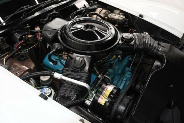 1979 White Chevrolet Corvette Coupe