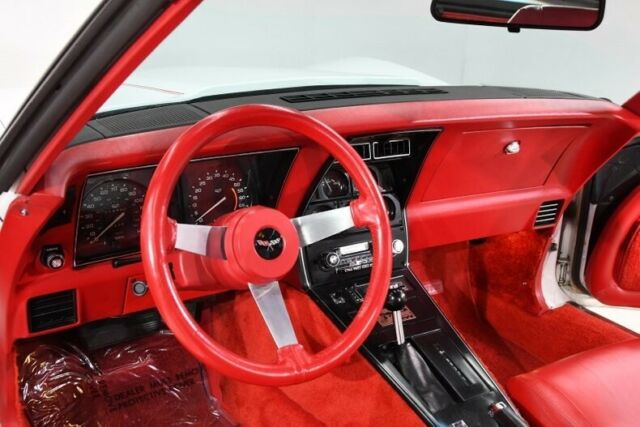 1979 White Chevrolet Corvette Coupe