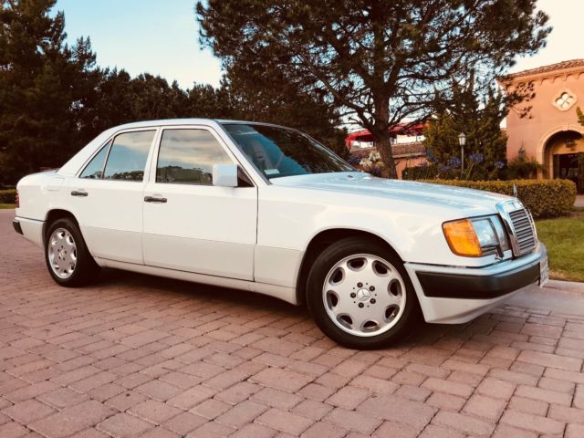 1993 White Mercedes-Benz E-Class Sedan