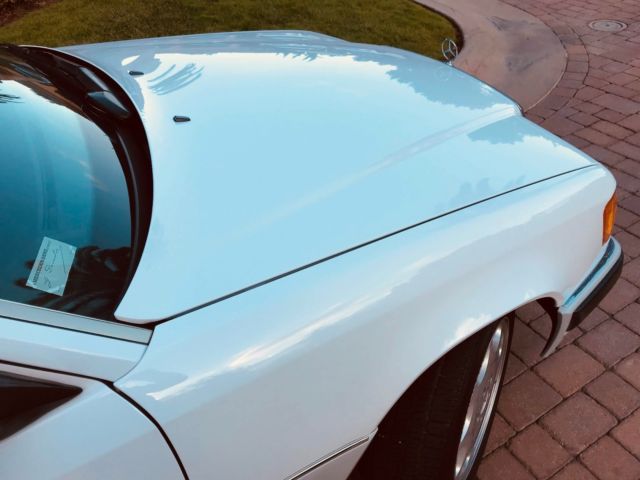 1993 White Mercedes-Benz E-Class Sedan