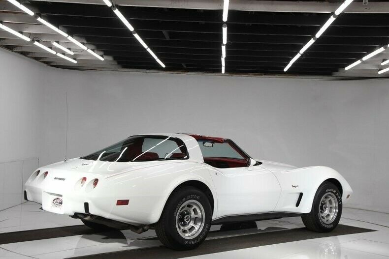 1979 White Chevrolet Corvette Coupe