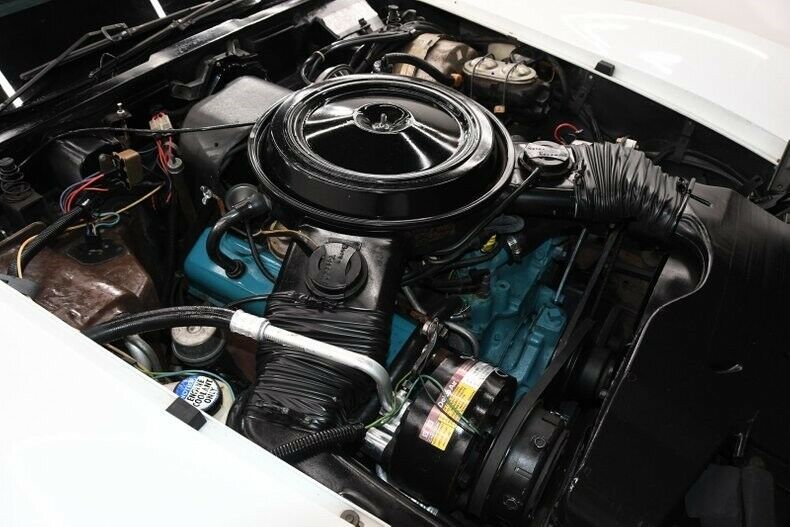 1979 White Chevrolet Corvette Coupe