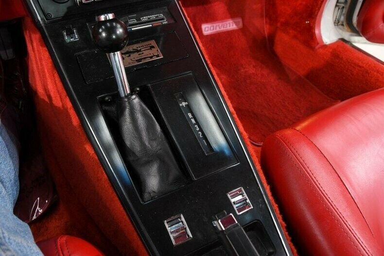 1979 White Chevrolet Corvette Coupe