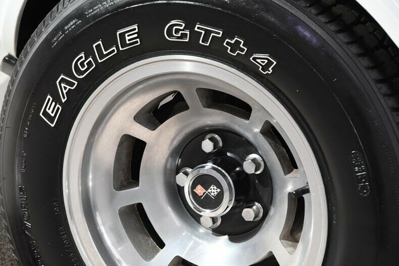 1979 White Chevrolet Corvette Coupe