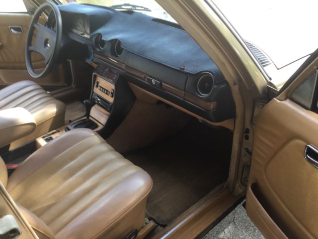 1984 Gold Mercedes-Benz 200-Series Wagon