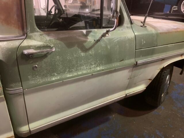 1971 Green White Ford F-100 Standard Cab Pickup