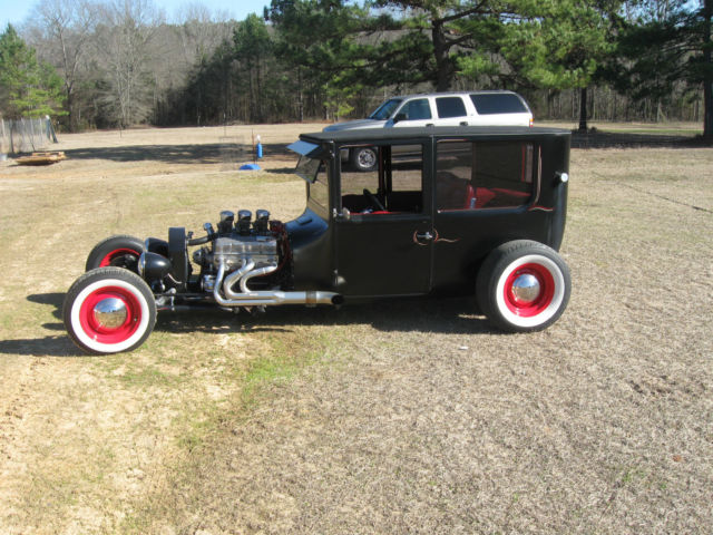 1924 satin Black Ford Model T sedan T
