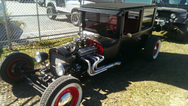 1924 satin Black Ford Model T sedan T