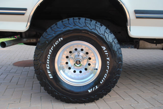 1988 White Ford Bronco SUV