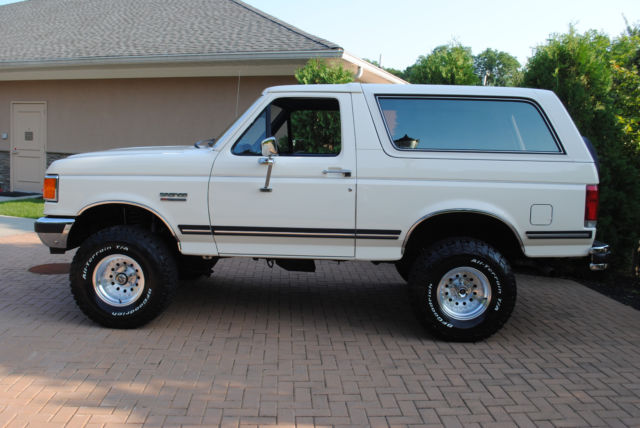 1988 White Ford Bronco SUV