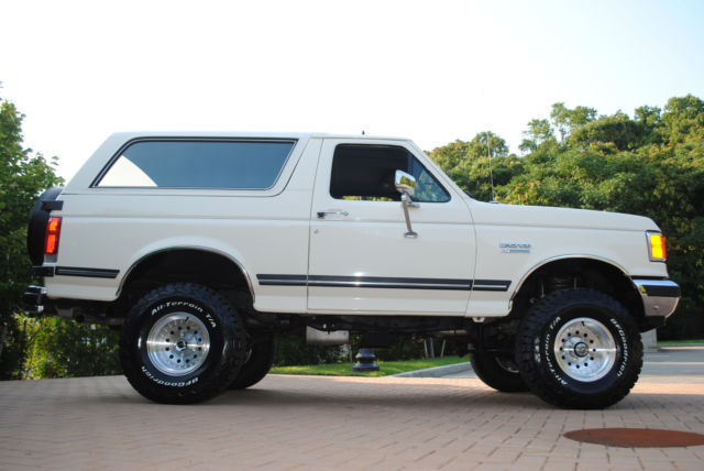 1988 White Ford Bronco SUV