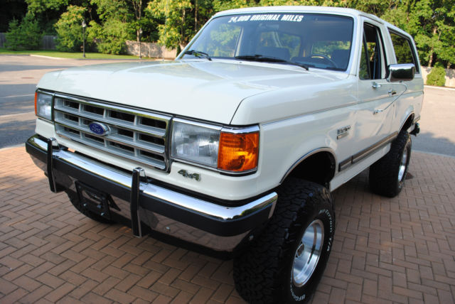 1988 White Ford Bronco SUV