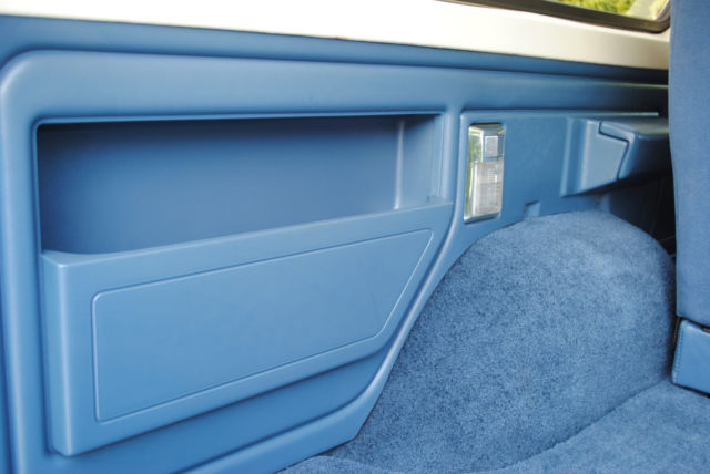 1988 White Ford Bronco SUV