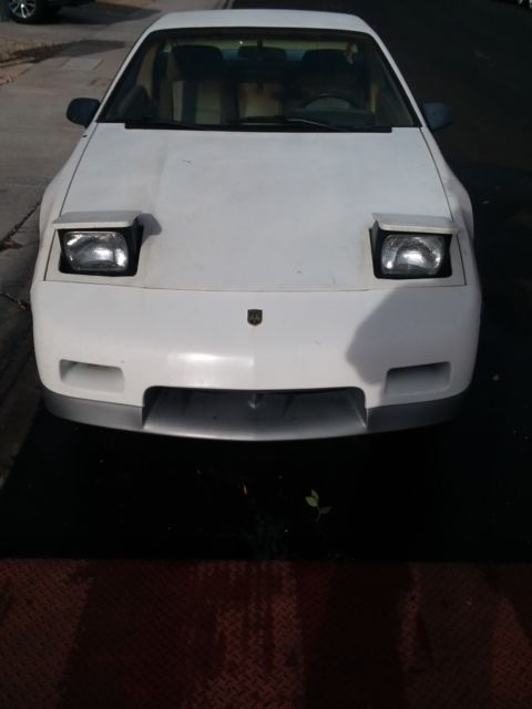 1985 White Pontiac Fiero Coupe