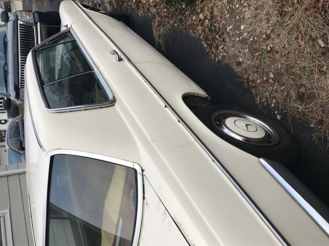 1972 Cream Mercedes-Benz 200-Series Coupe